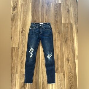 KanCan women’s distressed jeans size 3/25